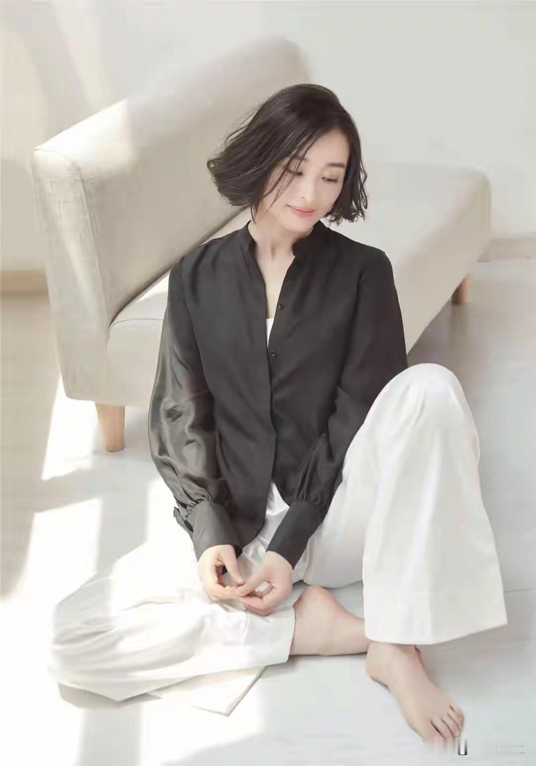 很喜欢吴越，没想到她脚丫子也这么漂亮。