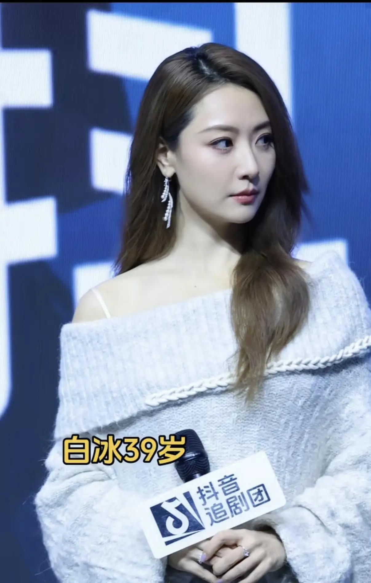 白冰是如此明媚的大美女，可不知为什么，她的丈夫还要与她离婚，真不知道现在的男人到