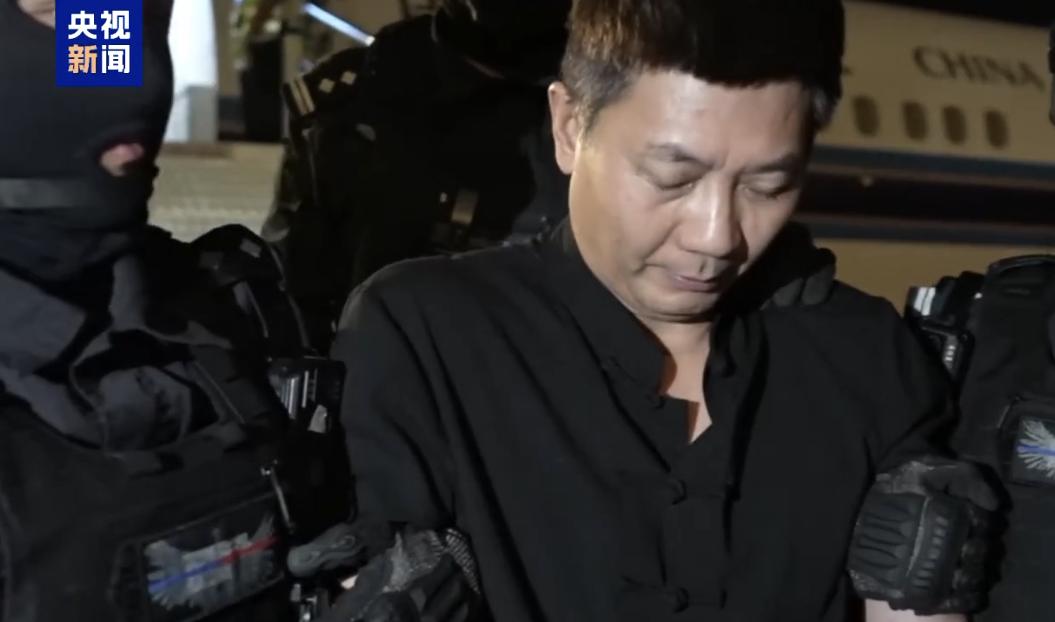 大快人心！陈志犯罪集团骨干刘忍被从柬埔寨押解回国，涉嫌电诈、网赌、非法拘禁、故意