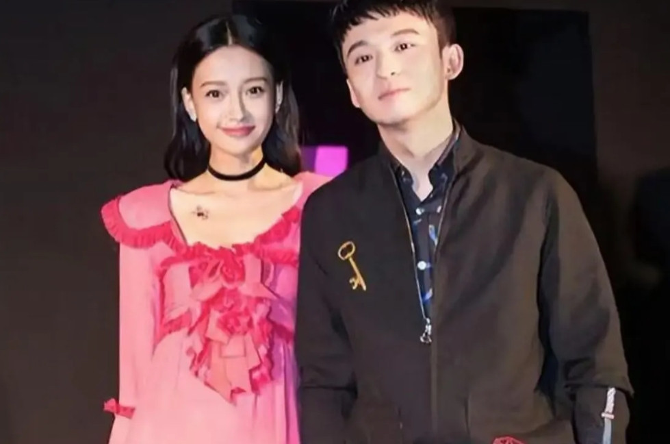董子健因为“蛮好的人生”上了热搜，最开心的人不是妈妈王京花，也不是导演，而是与