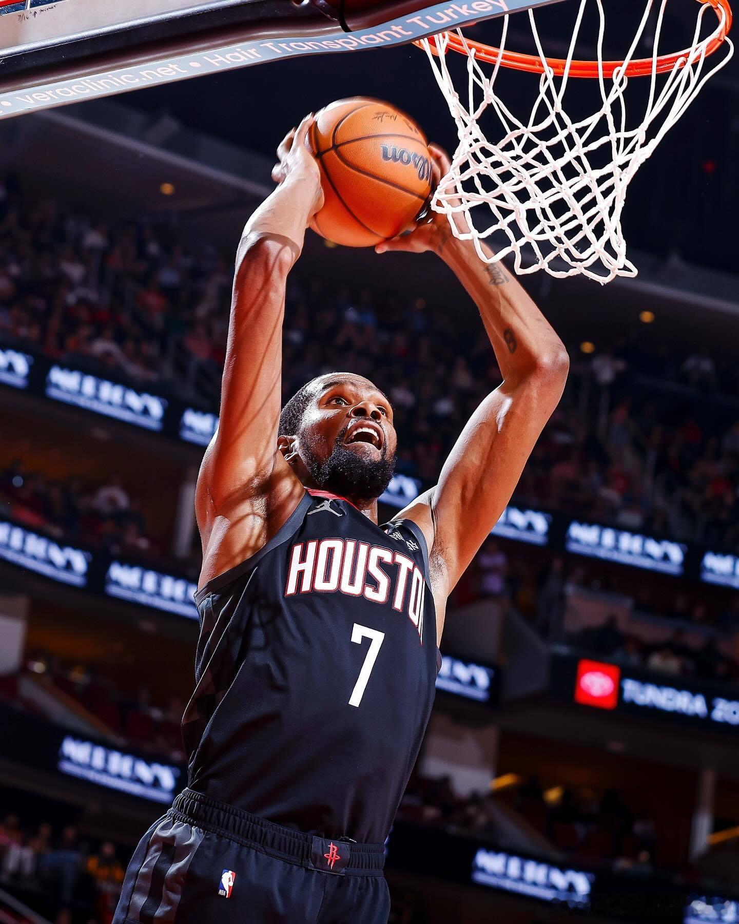 就是这么顶级‼️在12月份，杜兰特￼合计出战13场比赛（全勤），场均26.6分5