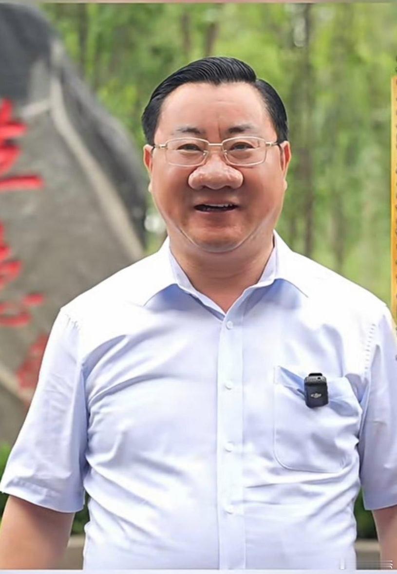 仔细看5秒钟，你记住他的样貌了吧！[大笑]​​​