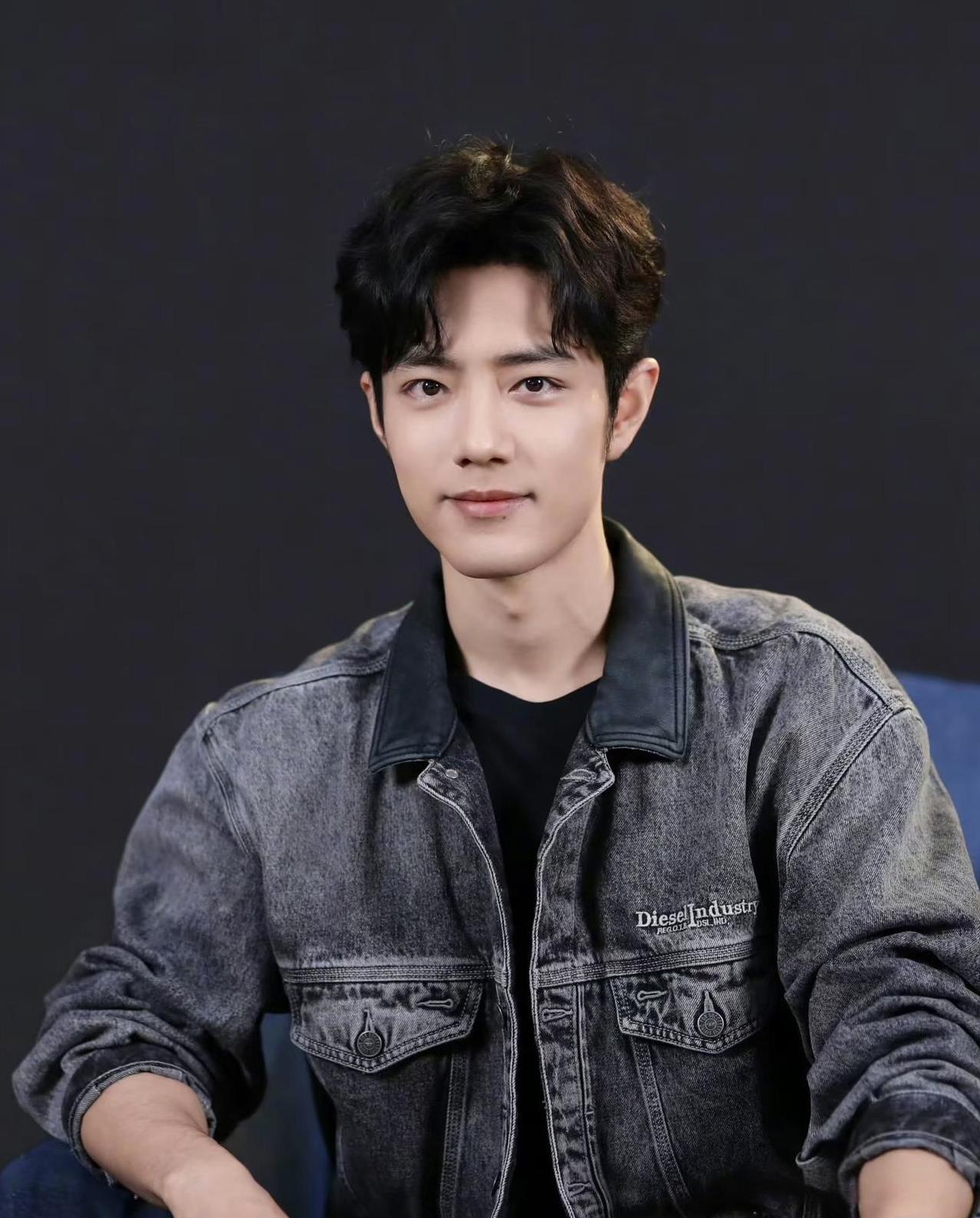 东方卫视跨年演唱会看来很擅长用肖战这张王牌，居然给他安排了两次出场，一次是晚会中