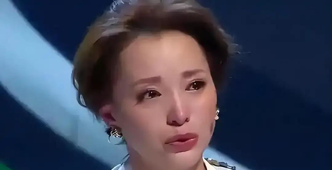 董卿消失第873天，她终于露面了！不是综艺，不是春晚，是带着纪录片《百年书