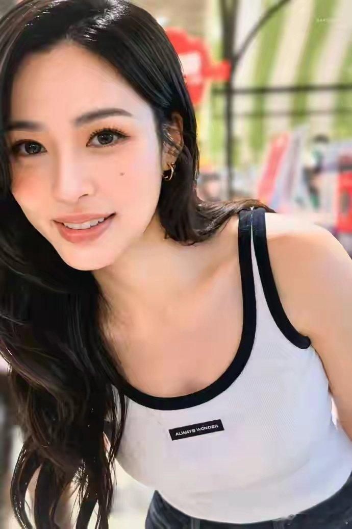 泰国女星获“全球第一美”称号，迪丽热巴屈居第七，Lisa排第十​