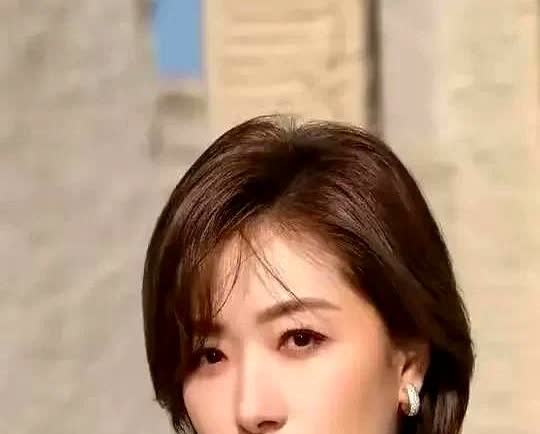 万茜哪哪都好，长得漂亮演技也不错，但有个细节特别有意思！不知道你们发现没