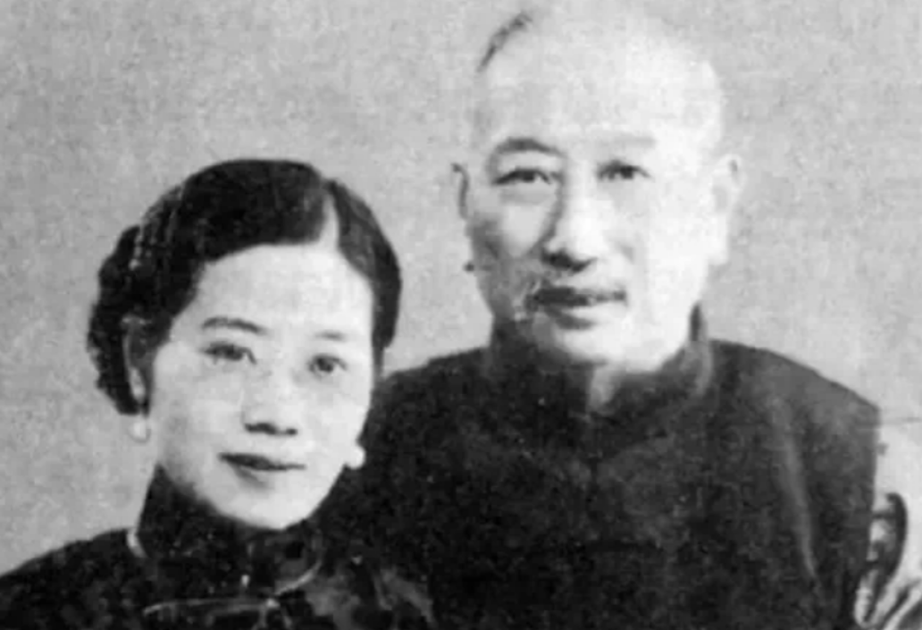 1929年，吴宓参加完徐志摩与陆小曼的婚礼，笑着对结婚多年的妻子说：“我要离婚，