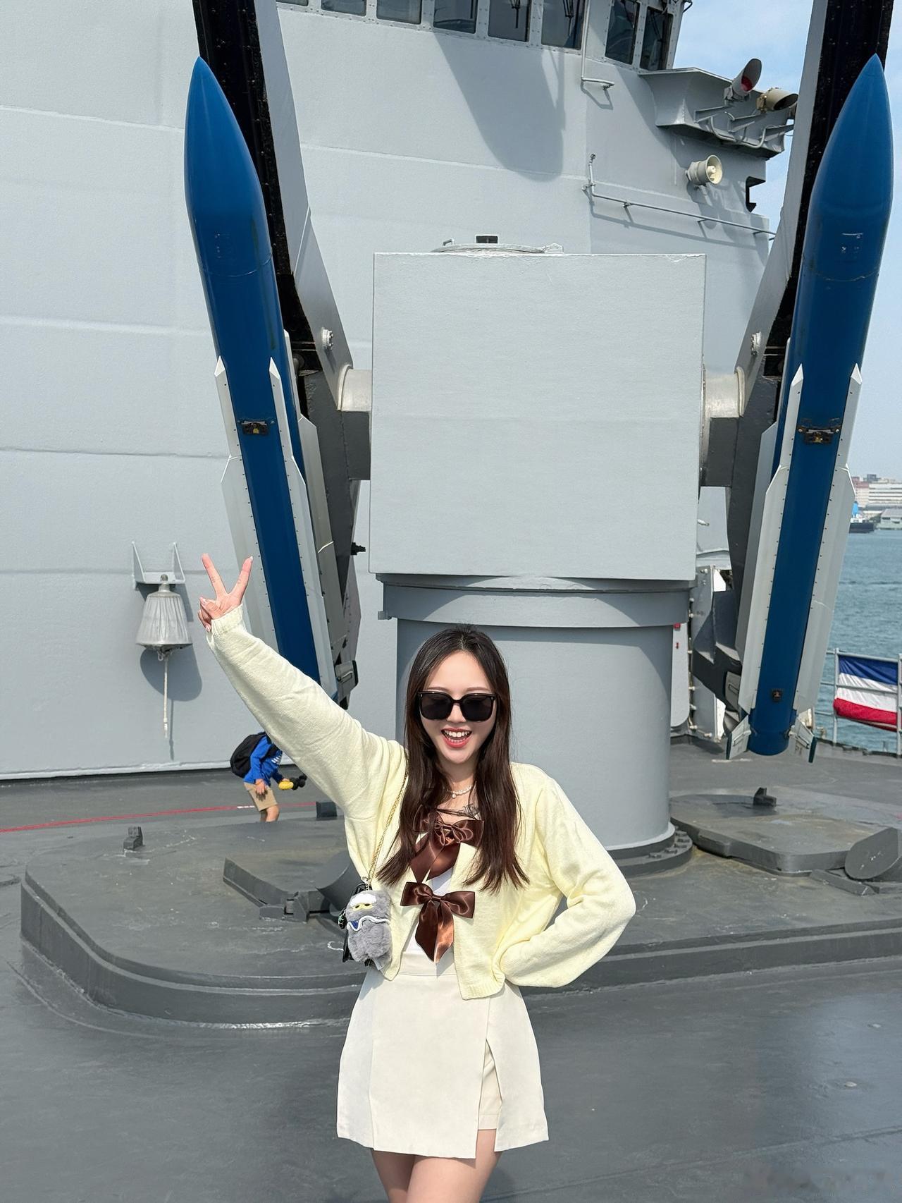 伪台海军“基德级”驱逐舰上的MK-26双臂防空导弹发射器