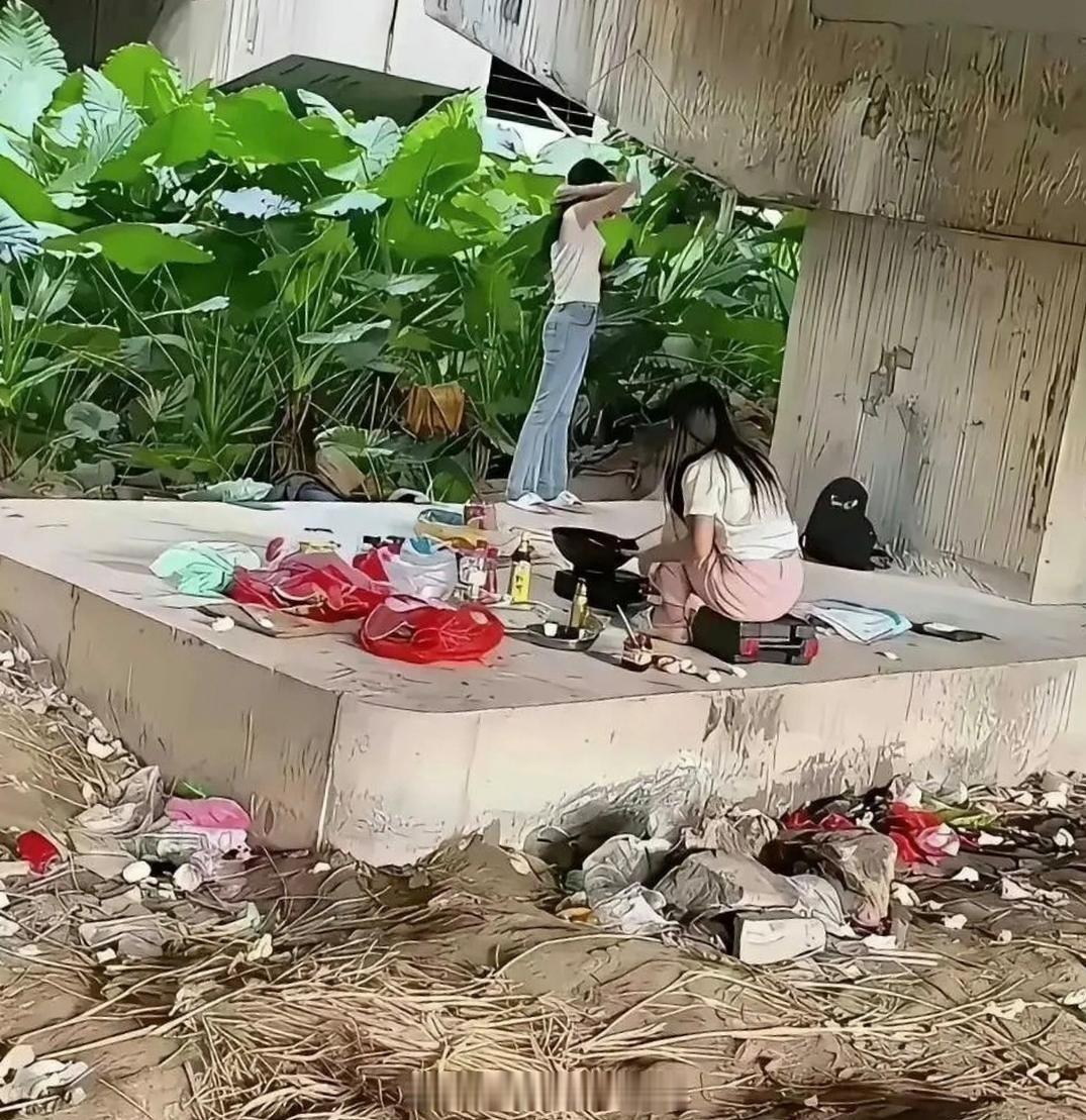 她们咋就不脸红呢？