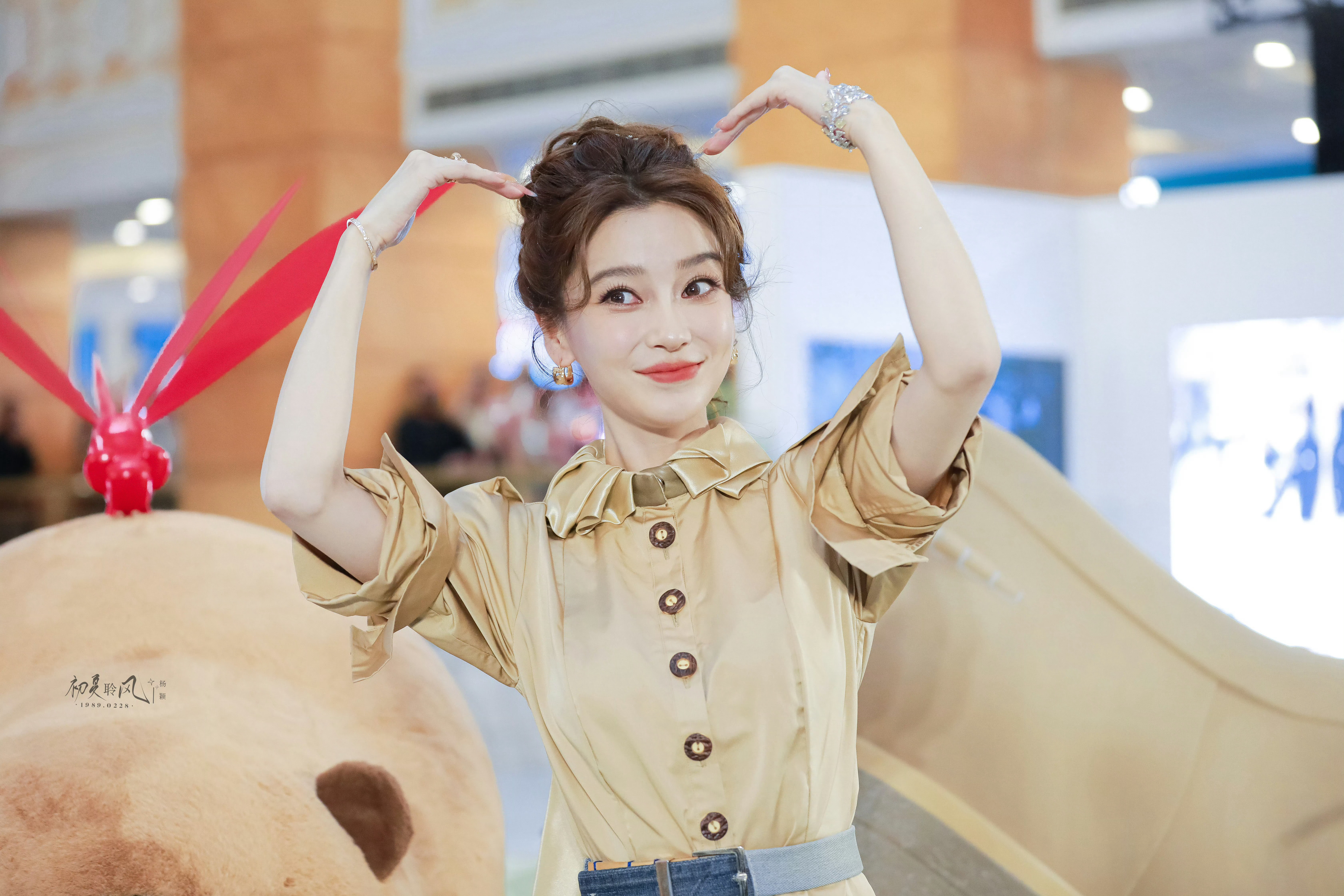 angelababy杨颖早上好呀～快来接收你颖发射的爱心🫰