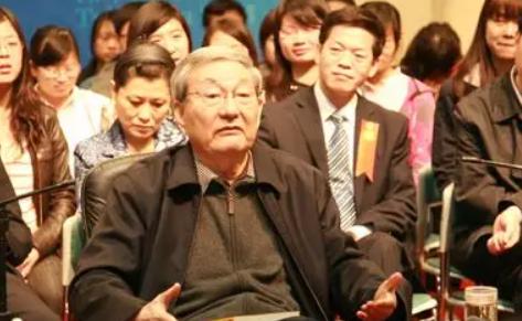 2004年11月，朱镕基的老同学欧阳鹤登门拜访。在听完老同学的话之后，朱镕