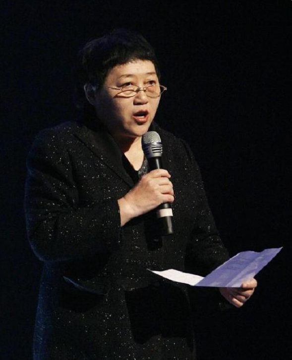 老人不受待见怪贫穷？真相：年轻时缺情感支持，老了难获孝！