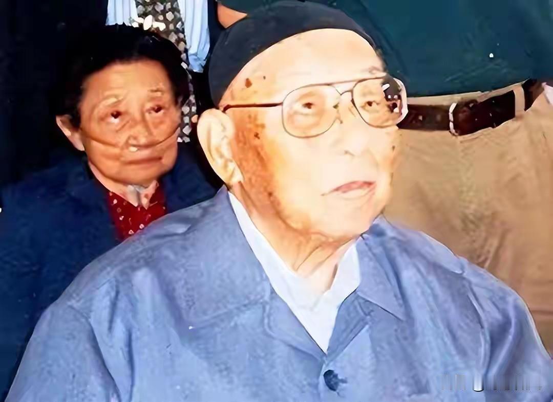张学良晚年透露一个秘密，杨虎城全家被杀，是因为他才是事变主角。长久以来，大
