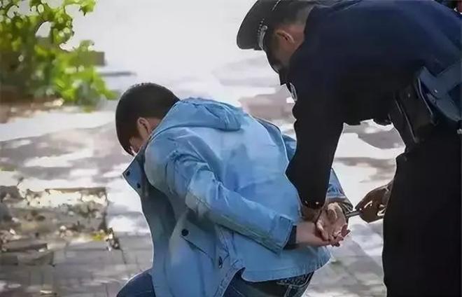 必须严惩，宁夏，23岁男子在姐姐订婚宴上，以去小卖部买雪糕为由，将亲戚家2个六七