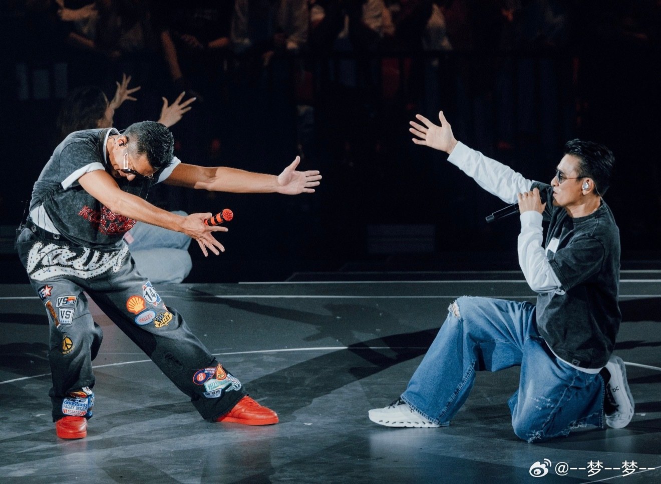 #刘德华#活力四射的老大！惊喜的出现在古仔的演唱会。两大男神世纪同框！爱了爱了！❤️​