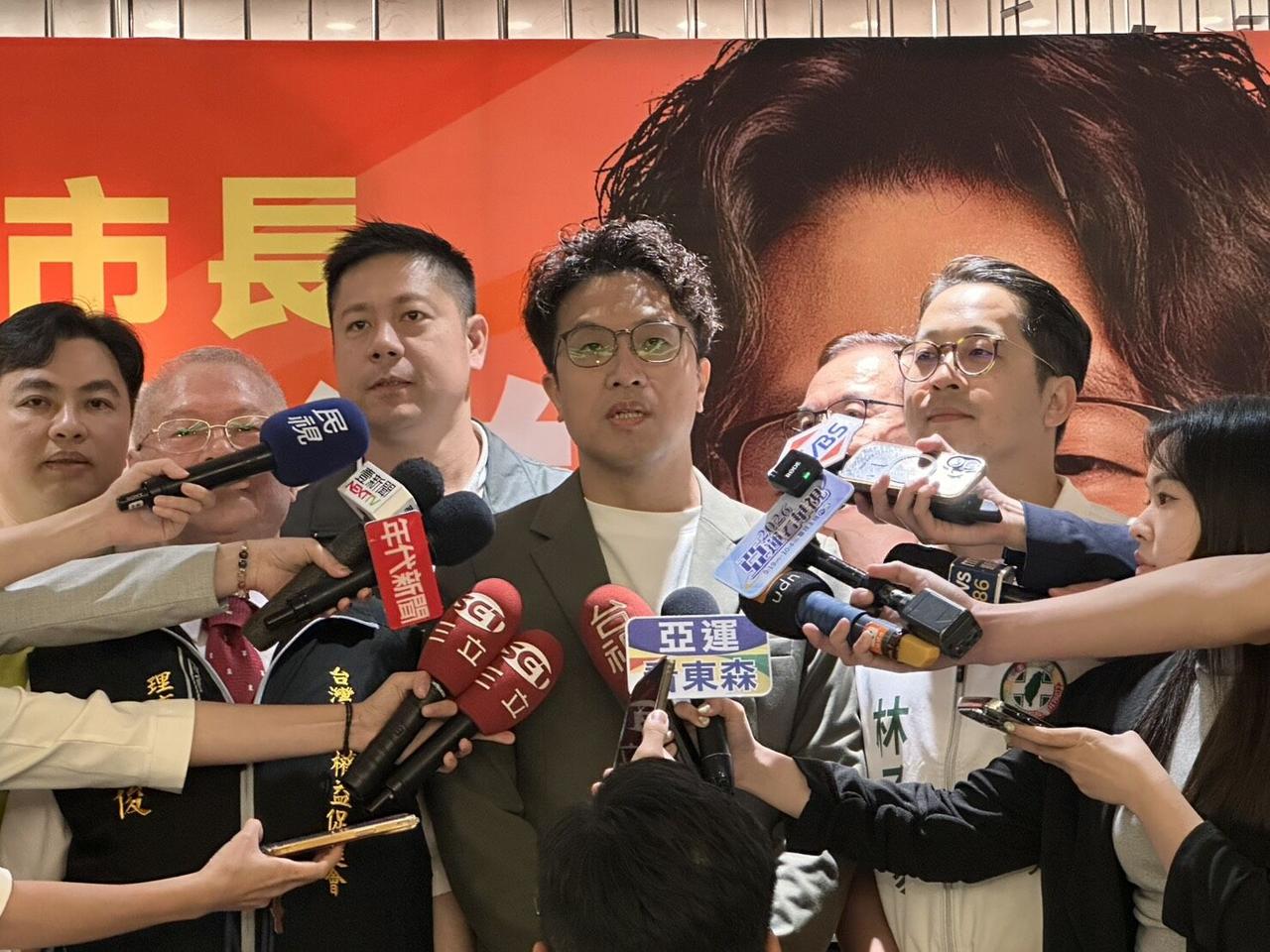 曾被母亲痛骂“态度恶劣、狂妄自大”　沈伯洋回应了民进党台北市长参选人沈伯洋近期