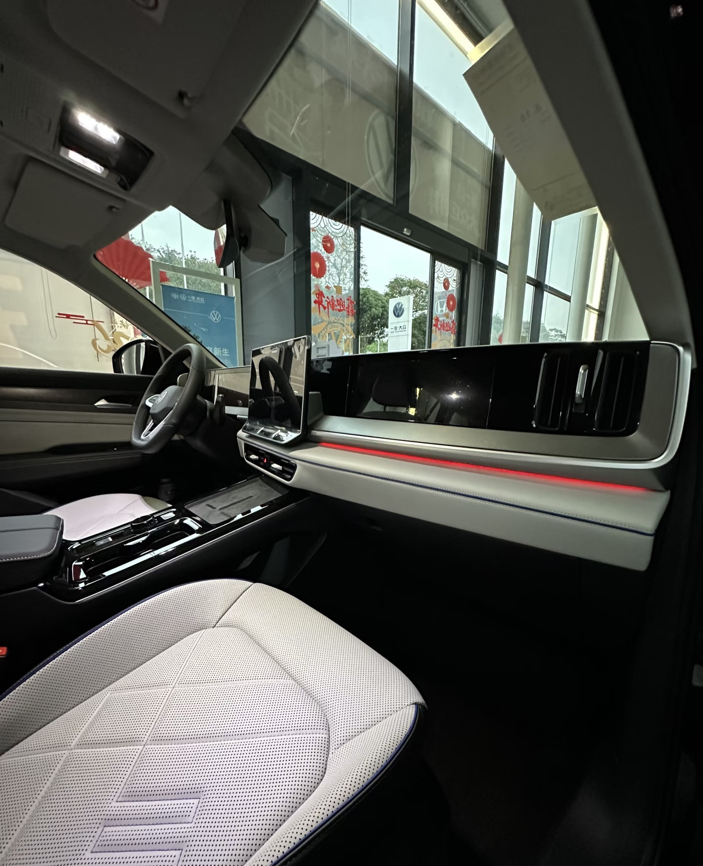 家人们谁懂啊！一汽大众全新揽巡的配置简直太香了，每一处细节都让人忍不住心动。