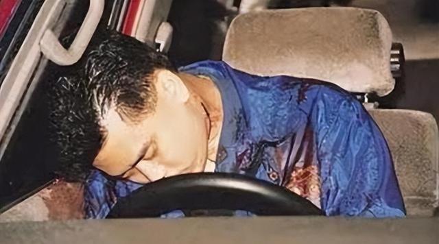 1992年，梅艳芳因为拒绝唱歌，被黄朗维打了一巴掌，没想到第二天，黄朗维就被人打
