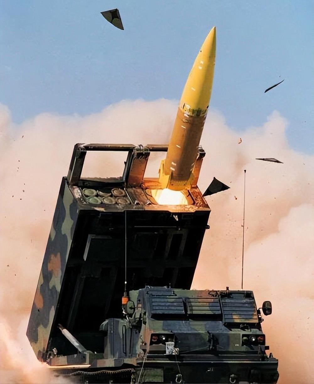 中国超重型远火在柬泰冲突中沦为摆设，军工团队颇为尴尬。然而其“无用”并非威力不足