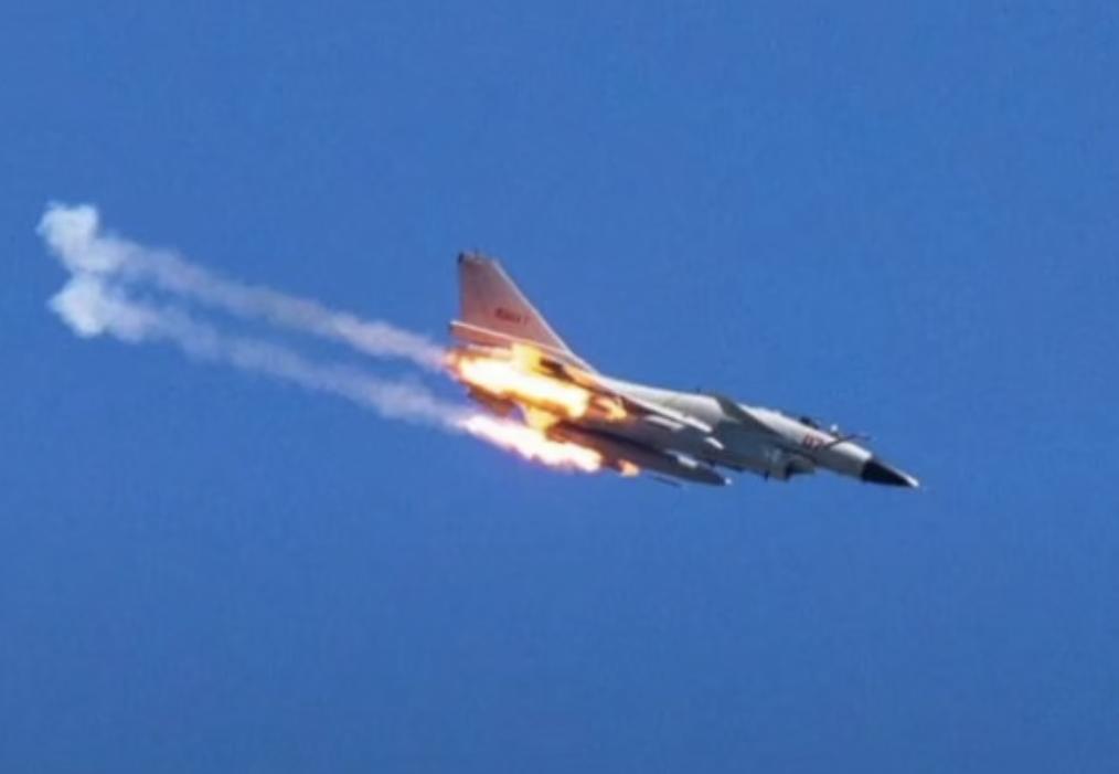 中国飞行员逼退外机：这声怒吼，比电影还燃！东海空域那场“空中对峙”，不是拍