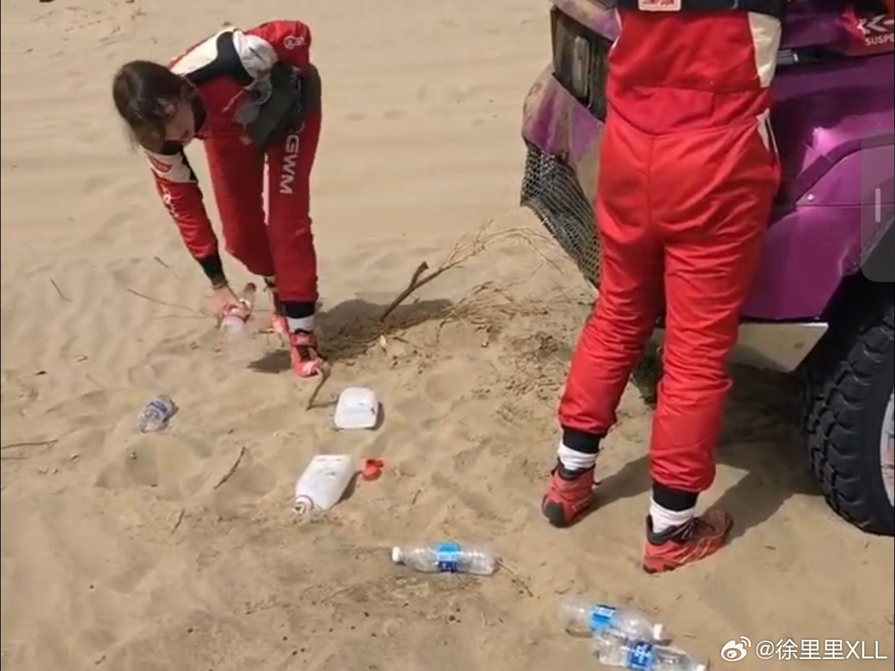 昨天的251号赛车，已经被人做成漫画了。251又把水箱和前脸撞烂了，并且以优异的