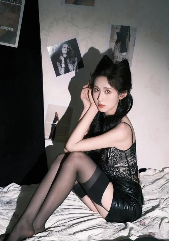 玩DJ的美女穿搭。