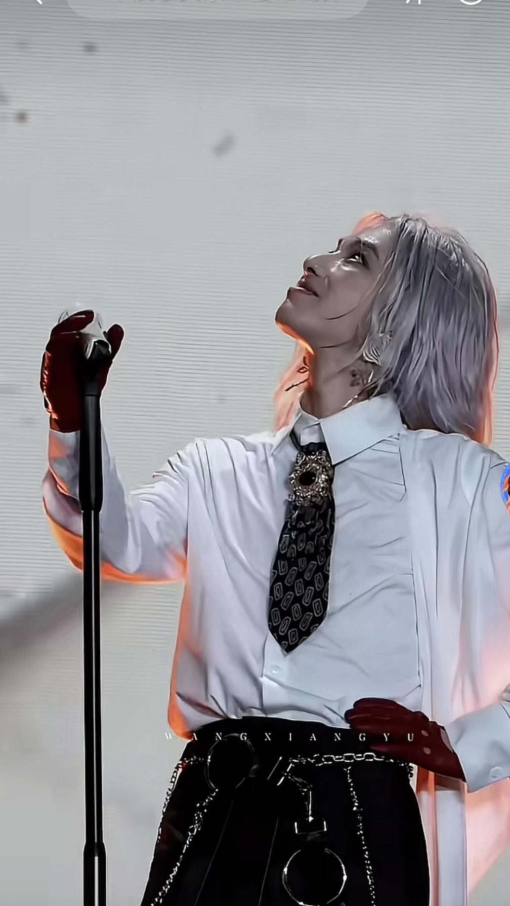 华晨宇演唱会挺有感染力的，虽然有那么一部分人不喜欢他，但是还有那么多人喜欢他，肯