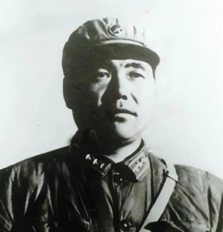 1967年，深夜，战斗英雄郭兴福，含泪掐死两子一女，随后与妻子一起割腕，结果没有