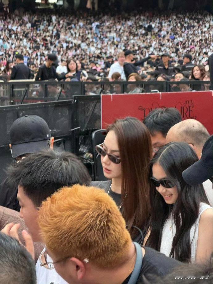 戚薇李承铉女儿11岁近照刷屏！暴风长高，气质大变！