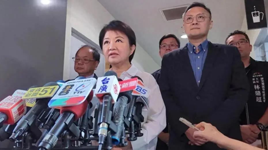 岛内首次弹劾大戏上演！内外双重夹击，赖清德彻底陷入两难困局台立法机构今天上