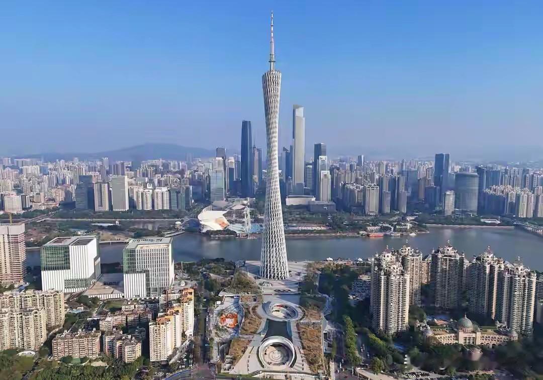 广州刚甩出的2030年GDP目标——4.5万亿，盯着这数字愣了半天。从20
