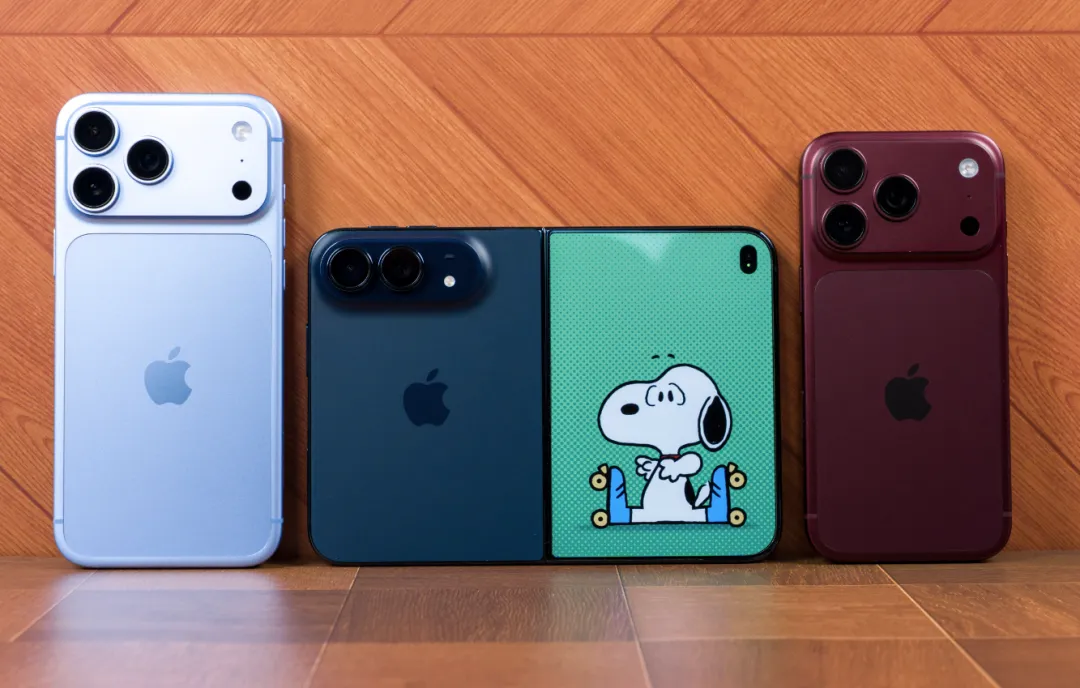 iPhone Duo开售: 内屏铰链处出现裂纹, 首批用户报告集中!