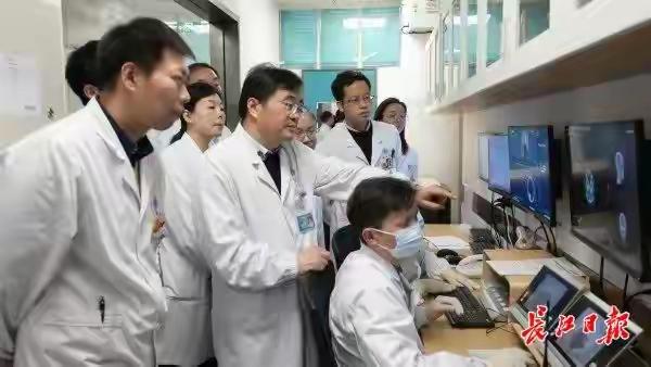 全国首台！只杀癌胞胎不伤好细胞，武汉这座癌症“大杀器”正式启用“就像在草莓堆里