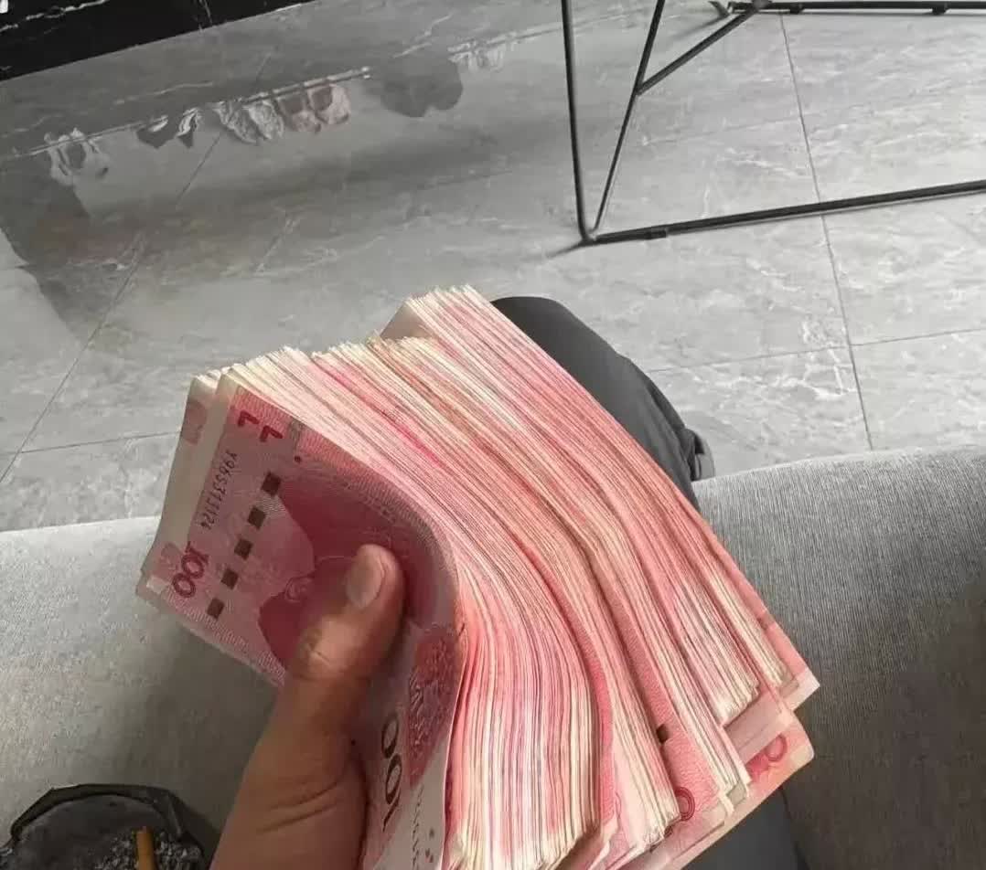 转眼已经六月份了，我跟我老公从过完年到现在存了6万了，我老公在厂里当工程师的，一