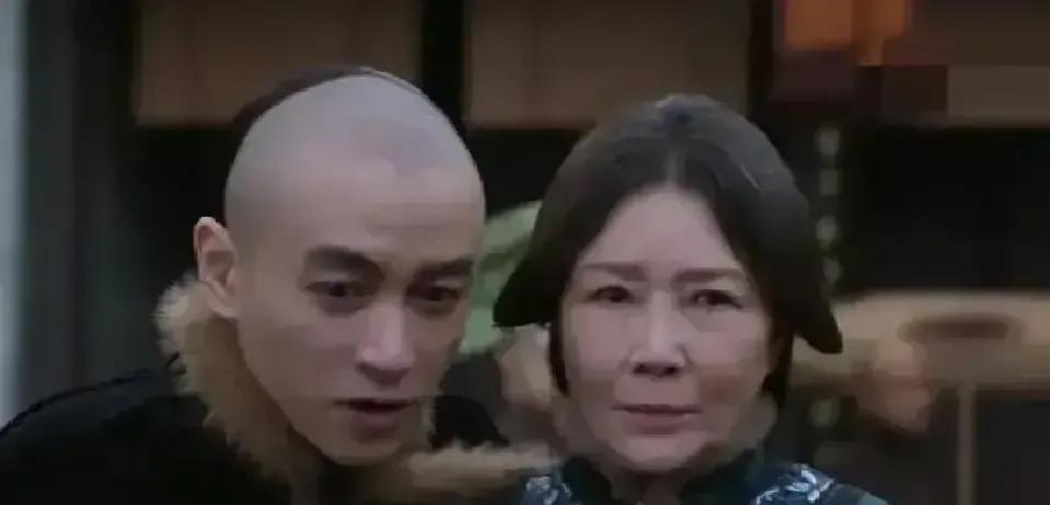 别再分析《大生意人》的商战了。它爆，就靠两个字：认爹。最新数据砸脸：大结局周