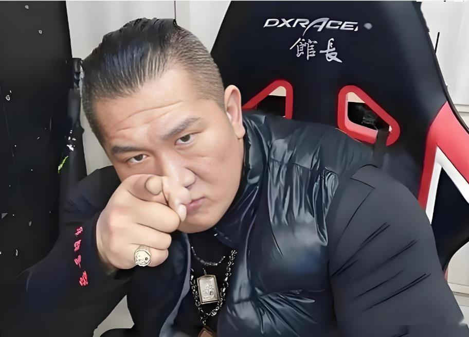 馆长陈之汉大骂台湾军购案。闹得沸沸扬扬的台湾军购案，最终以“3000亿＋4800