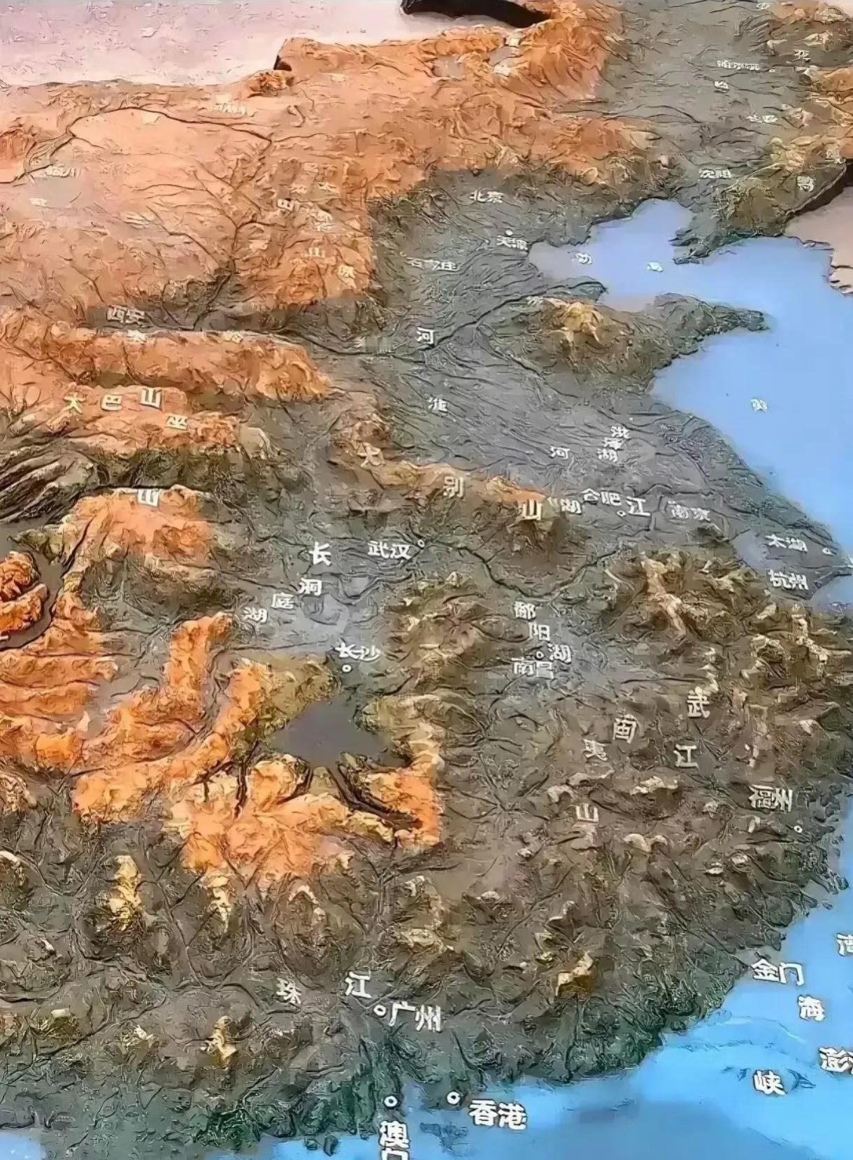 古代南北对峙，有个残酷规律：北方只要拿下江陵和南京，南方大概率撑不住。江陵是长江