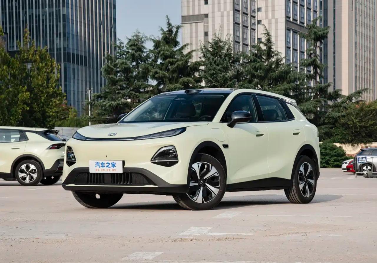 真没想到！十万级SUV也能装激光雷达，看完才知道差别这么大现在选电车，大家都