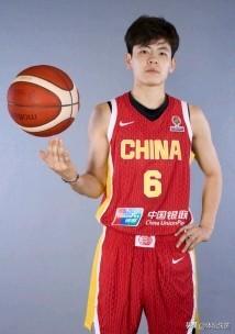 杨舒予接任队长！！王思雨张子宇韩旭最萌身高差照。中国女篮名单已定，新任队长也出炉