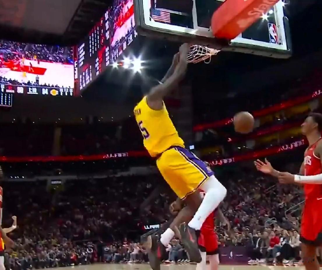 绝对认可！艾顿谈詹姆斯：“对手忌惮勒布朗的突破。”“他们都去防守勒布朗。