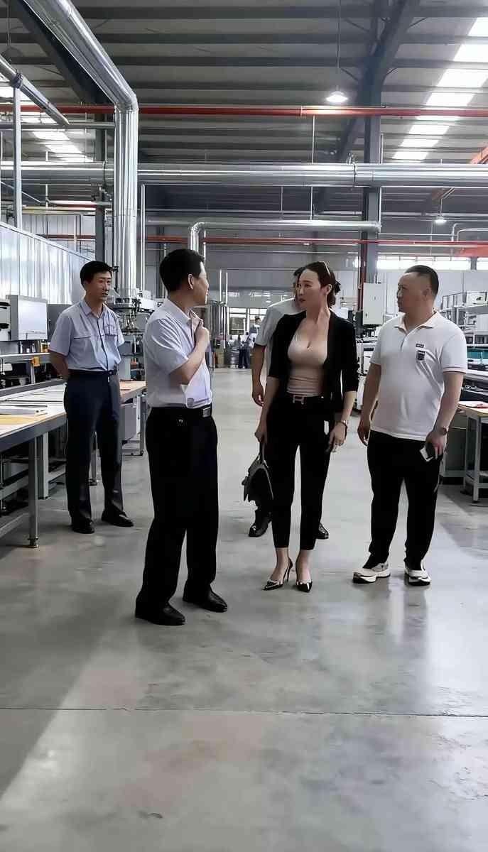 大领导视察工作。这大概是最轻松也最紧张的活儿。所有人都知道这是一场必须满分的表