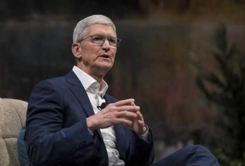 美国慌了？苹果CEO库克抛出惊人言论，振聋发聩！他说：“我们死守中国制造，不是因