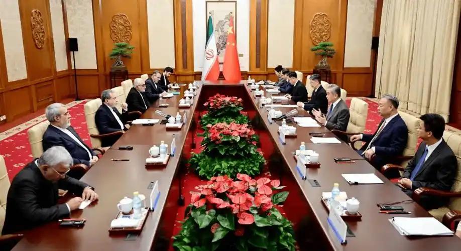 王毅助伊朗破局！7个条件“锁死”特朗普所有退路。伊朗外长阿拉格齐9月20号晚