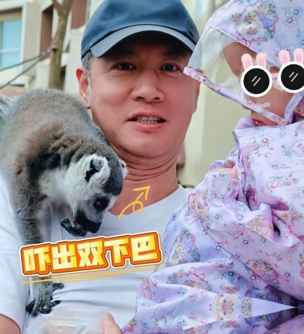 饭桌上，女儿问爸爸：“钱是挣出来的，还是省出来的？”爸爸回答：“女儿你记住，赚钱