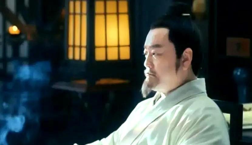 凌晨两点，郭威把冯道那张“再不动手，刀就悬在您自己脖子上了”的纸条烧了。火星子