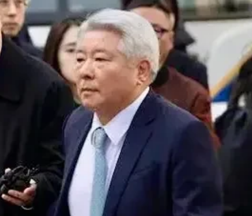 19日韩国前第一夫人金建希方面表示因昨天特检组刚刚传唤调查了一天时间，当事人需要