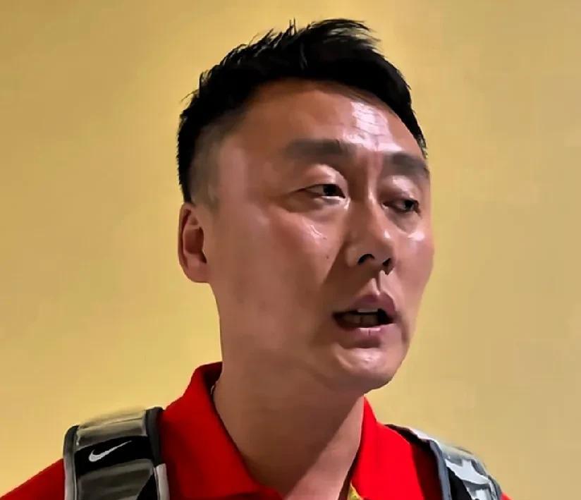 广东宏远后卫杨溢关键时刻跳步失误，国青队4分不敌埃及，恕我直言，杨溢的失误，问题