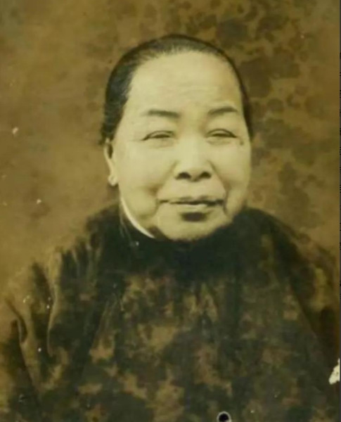 1963年，已经94岁的蒋妙月，向中央提出，说想去台湾，去见见蒋介石，毛主席指示
