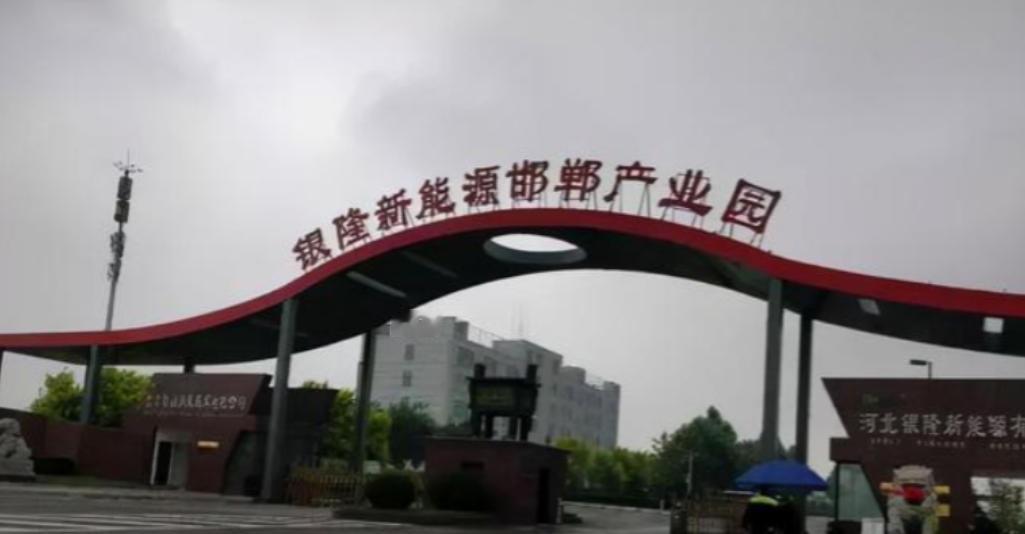 2015年，魏银仓用手段把董明珠耍得团团转，并成功骗取26亿，之后又麻利地逃往美