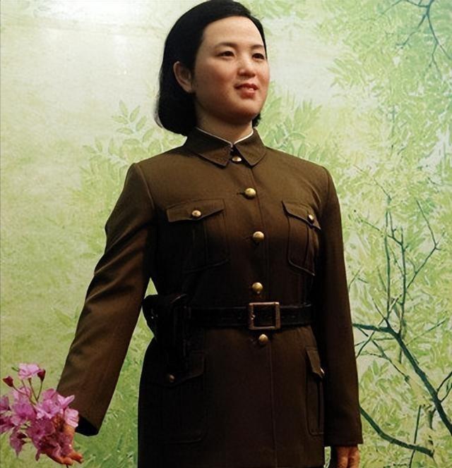 1949年9月22日，金日成发妻金正淑病危，金日成开完会马不停蹄赶到医院，就在他
